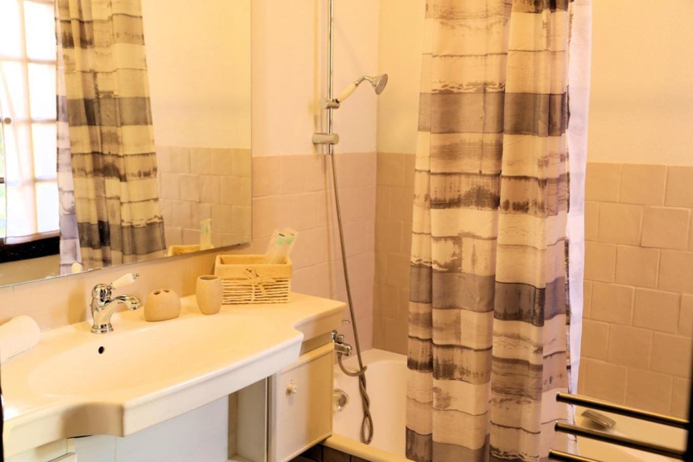 Chateau Du Bu Anctoville Room photo
