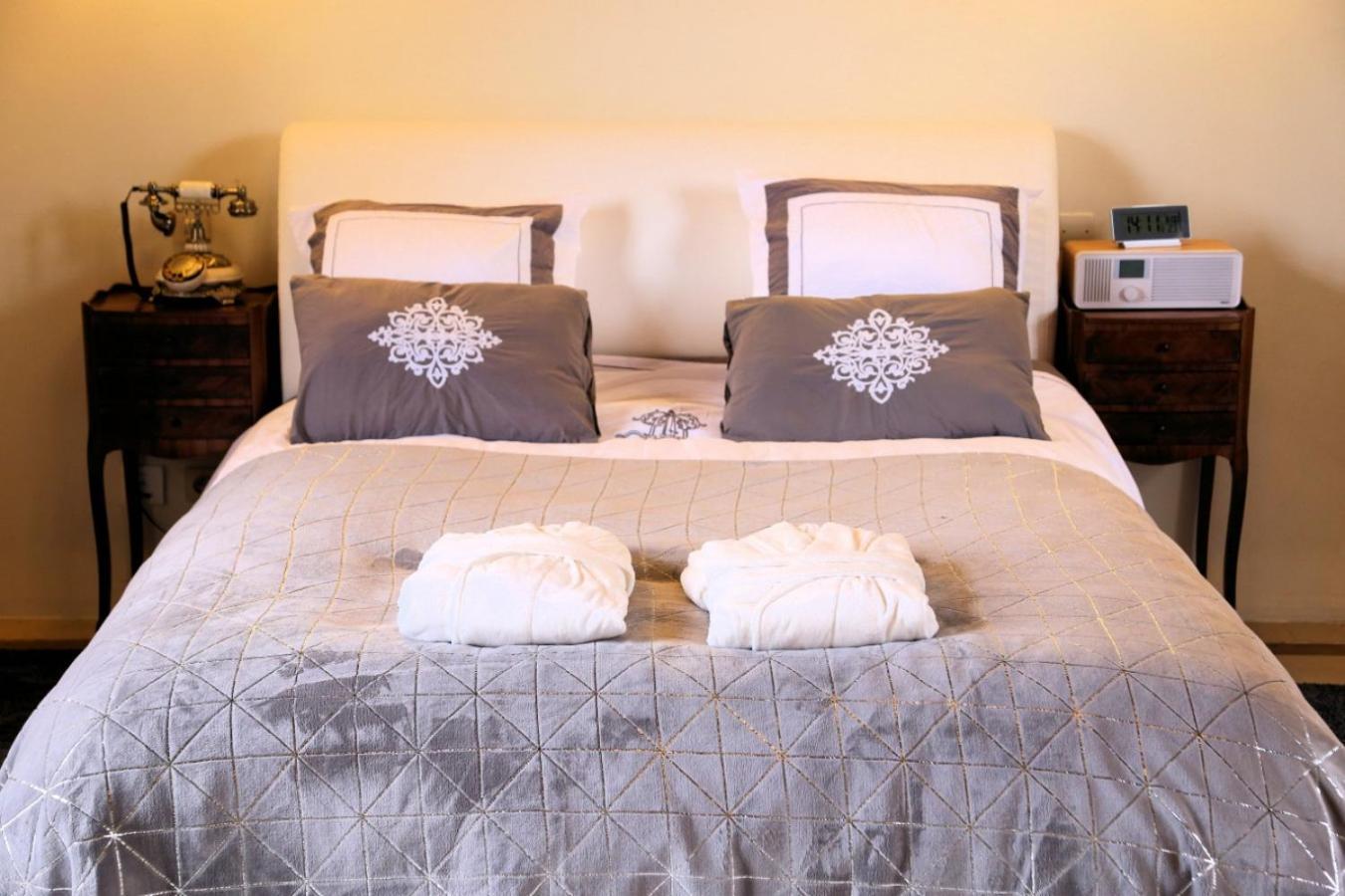 Chateau Du Bu Anctoville Room photo